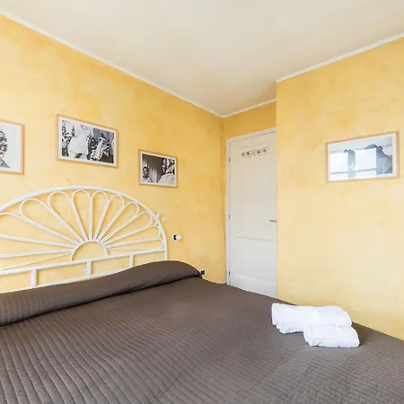 Rustic At The Pier Of - The House Of Travelers Apartman