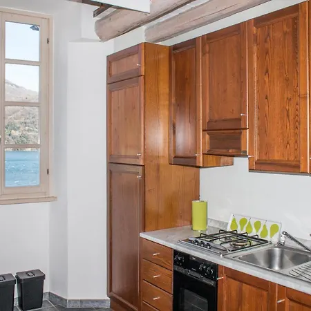 Rustic At The Pier Of - The House Of Travelers Apartman Brienno