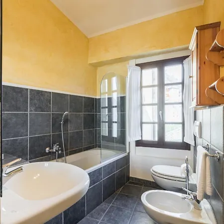Rustic At The Pier Of - The House Of Travelers Apartman Brienno