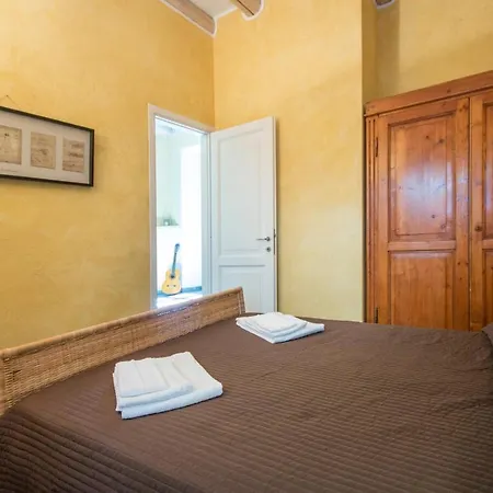 Rustic At The Pier Of - The House Of Travelers Apartman