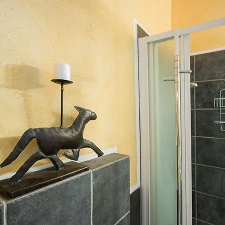Apartman Rustic At The Pier Of - The House Of Travelers Brienno